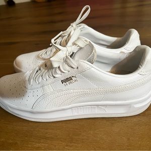 Puma Men’s, walking shoe, size 8 1//2, all white.